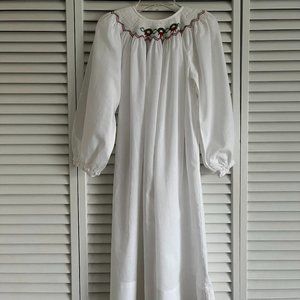 Maria Elena Christmas wreath smocked long sleeve dress white girl’s size 6